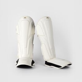 Venum Impact Evo Scales Shinguards Ivory, L  Impact Evo Scales Leggbeskyttere Hvit