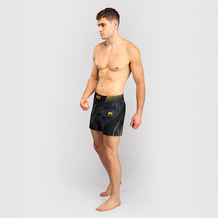 UFC Zenith by Venum Fight Night Fightshorts Kort modell Svart Gull